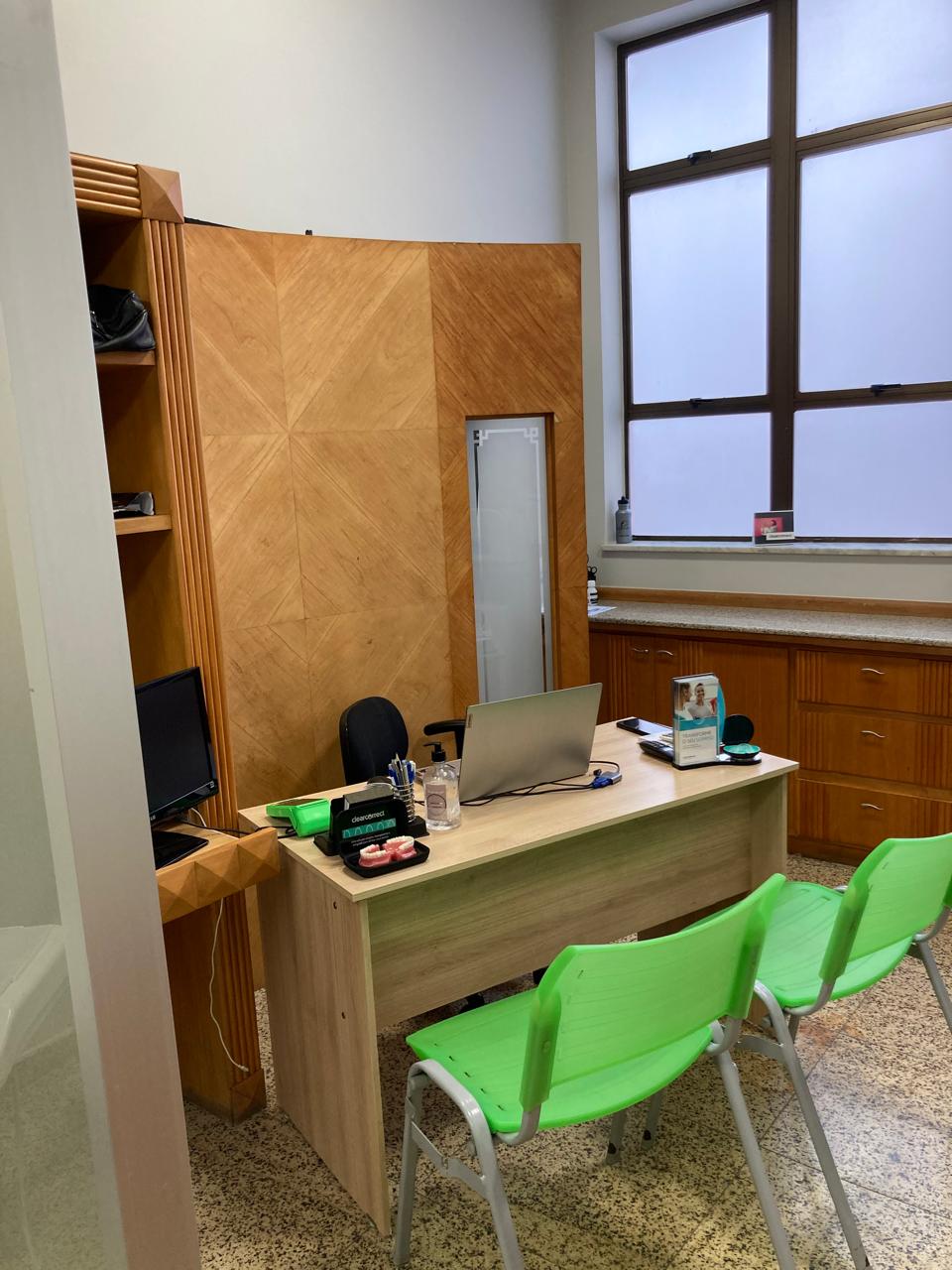 Consultório AOD — sala de consulta do Dr. Paulo Mourão